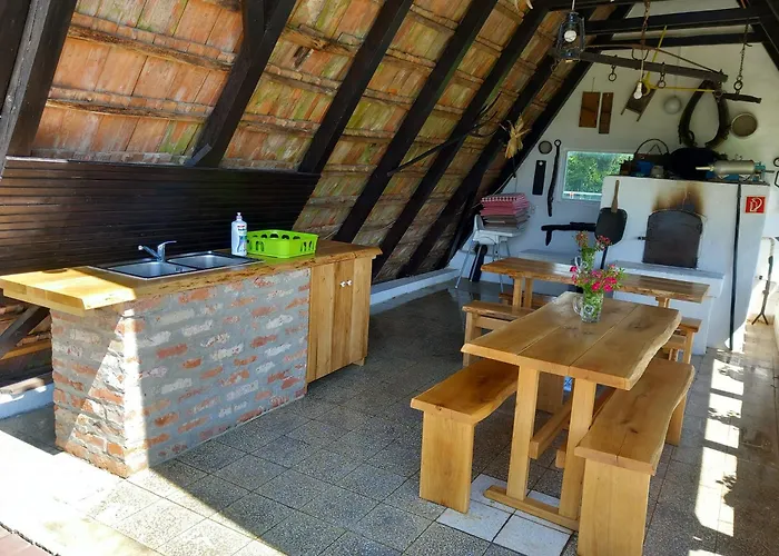 Nyirfas 3* ナジカニジャ